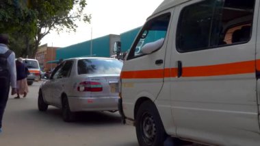 Güney Afrika Zambiya 'nın başkenti Lusaka' da sokak trafiği ve kimliği belirsiz kişiler, 2020