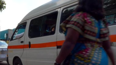 Güney Afrika Zambiya 'nın başkenti Lusaka' da sokak trafiği ve kimliği belirsiz kişiler, 2020