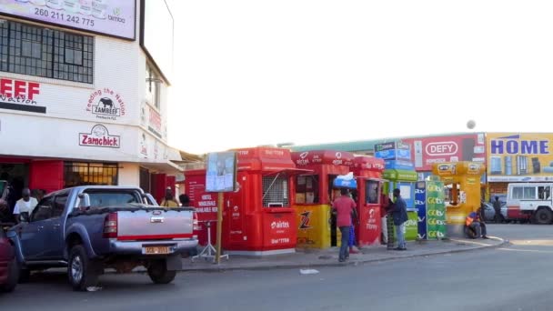 Pouliční Doprava Neidentifikovaní Lidé Lusace Hlavním Městě Zambii Jižní Afrika — Stock video