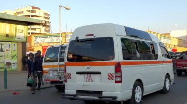 Güney Afrika Zambiya 'nın başkenti Lusaka' da sokak trafiği ve kimliği belirsiz kişiler, 2020