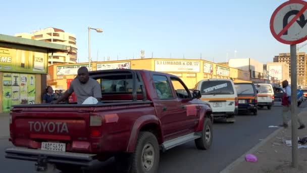 Gatutrafiken Och Oidentifierade Personer Lusaka Huvudstad Zambia Södra Afrika 2020 — Stockvideo