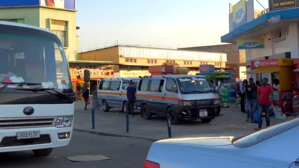 Gatutrafiken Och Oidentifierade Personer Lusaka Huvudstad Zambia Södra Afrika 2020 — Stockvideo