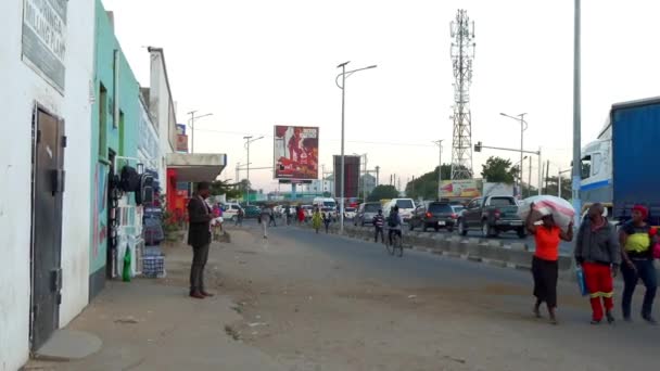 Tráfego Rua Pessoas Não Identificadas Lusaka Capital Zâmbia África Austral — Vídeo de Stock