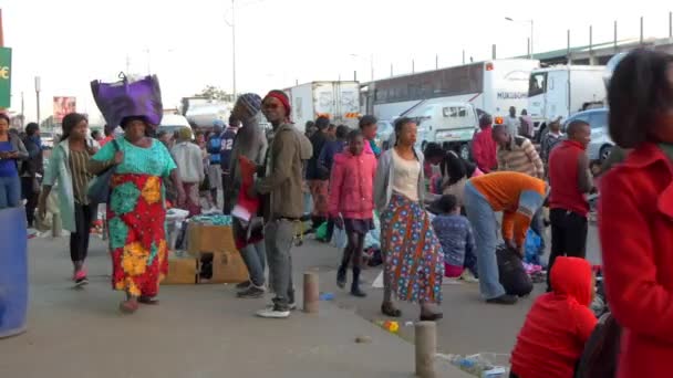 Niet Geïdentificeerde Mensen Lusaka Straat Hoofdstad Van Zambia Zuidelijk Afrika — Stockvideo