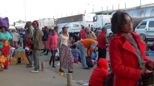 Άγνωστα Άτομα Στην Οδό Lusaka Την Πρωτεύουσα Της Ζάμπια Νότια — Αρχείο Βίντεο