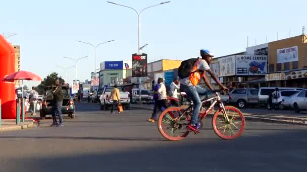 Ruch Uliczny Niezidentyfikowane Osoby Lusace Stolicy Zambii Rpa 2020 — Wideo stockowe