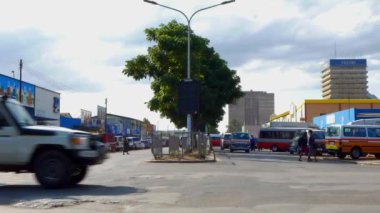 Güney Afrika Zambiya 'nın başkenti Lusaka' da sokak trafiği, 2020