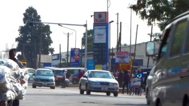 Güney Afrika Zambiya 'nın başkenti Lusaka' da sokak trafiği, 2020