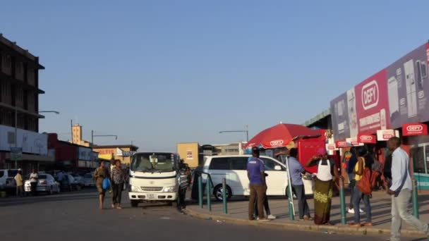 Utcai Forgalom Azonosítatlan Személyek Lusakában Zambia Fővárosában Dél Afrikában 2020 — Stock videók