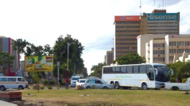 Güney Afrika Zambiya 'nın başkenti Lusaka' da sokak trafiği, 2020