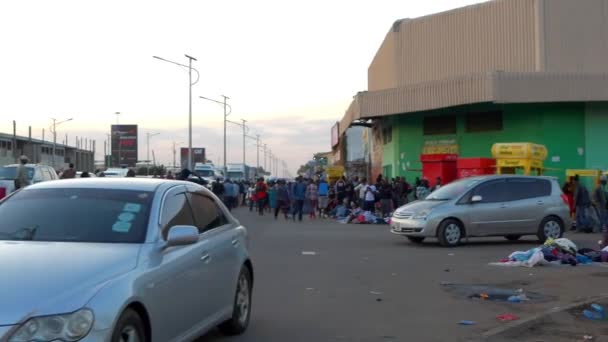 Niet Geïdentificeerde Mensen Lusaka Straat Hoofdstad Van Zambia Zuidelijk Afrika — Stockvideo