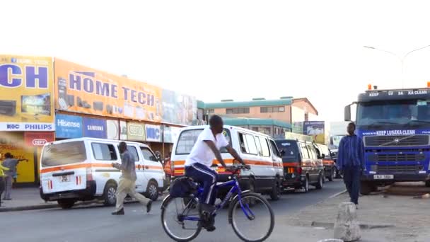 赞比亚首都卢萨卡的街头交通 南部非洲 2020年 — 图库视频影像