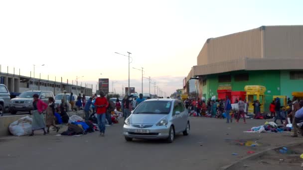 Güney Afrika Zambiya Nın Başkenti Lusaka Daki Kimliği Belirsiz Insanlar — Stok video