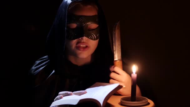 Possédé fille druide satanique. 4K UHD — Video