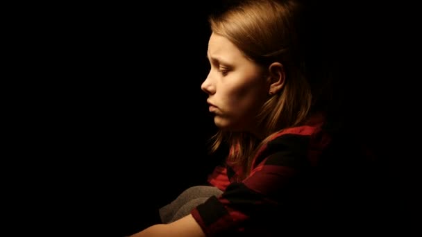 Huilen triest tiener meisje in depression1. 4k — Stockvideo