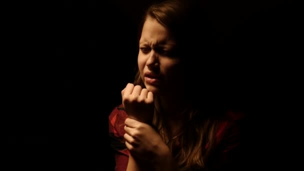 Une adolescente désespérée. 4K 3 