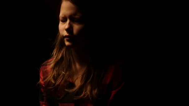 Une adolescente désespérée. 4K 6 