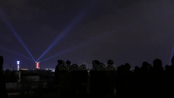 Coloridos fuegos artificiales en la noche de vacaciones. 4K UHD — Vídeos de Stock