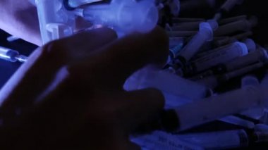 Şırınga. Uyuşturucu bağımlılığı kavramı. 4k Uhd