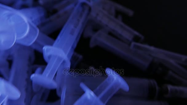 Veel gebruikte injectiespuiten. 4k Uhd — Stockvideo