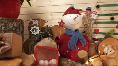 Yeni yıl hediyeleri, oyuncak ve Sunni Noel ağacı. 4k Uhd