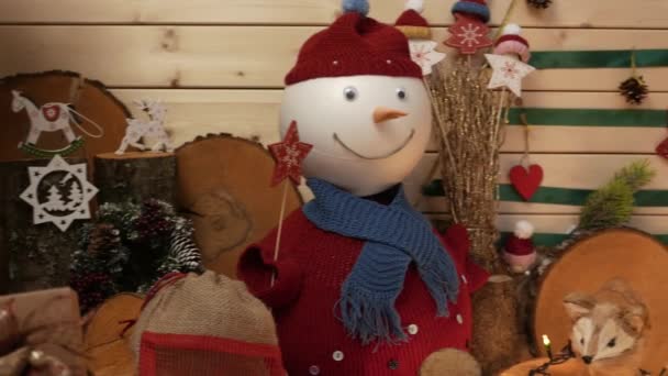 Újévi ajándékok, játékok és a karácsony fa. 4k Uhd — Stock videók