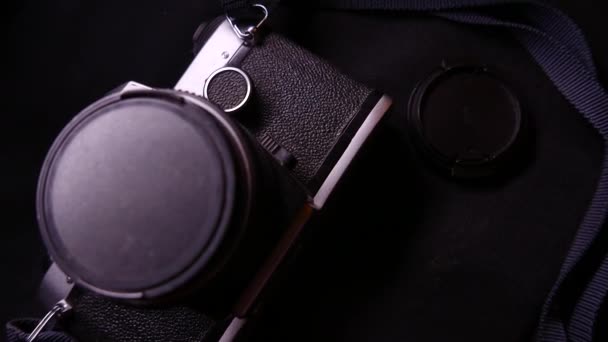 Alte sowjetische 35mm-Kamera. 4k uhd — Stockvideo