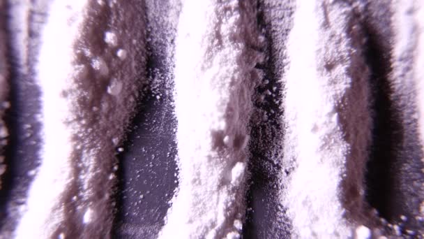 Λωρίδες λευκής σκόνης. Κοκαΐνη ή άλλη σκόνη των ναρκωτικών. 4k Uhd — Αρχείο Βίντεο