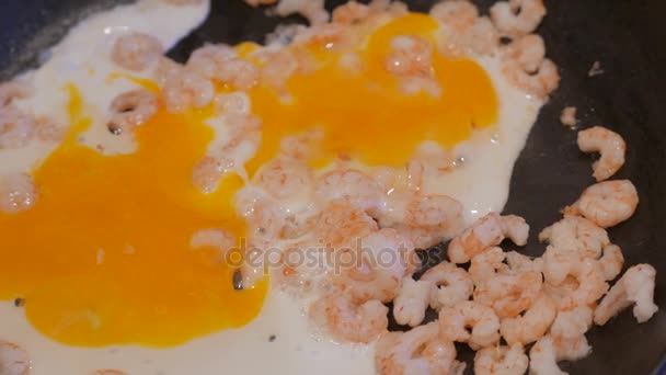 Close up of fried shrimps with eggs in a frying pan with oil. 4K UHD — Stock Video