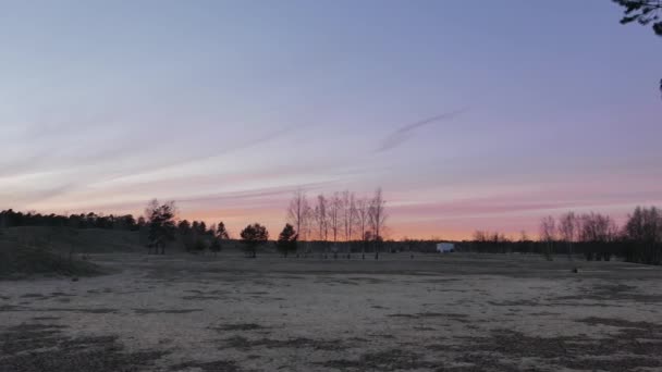 Puesta de sol en la ciudad, paisaje urbano . — Vídeo de stock