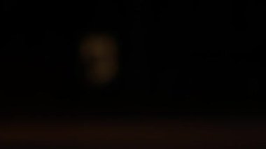 Araba ışıkların bokeh. Sokakta gece renkli daireler