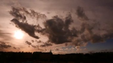 Karanlık aydınlatma dramatik gökyüzü timelapse