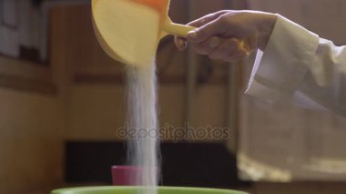 Yavaş aşağı düşen bir şeker