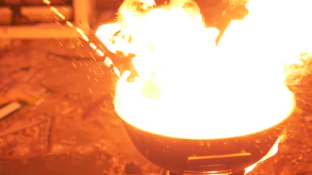 烧煤。煤和火的慢动作 — 图库视频影像
