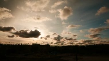 Karanlık aydınlatma dramatik gökyüzü timelapse