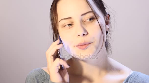 Teen girl talking by phone — Stock Video