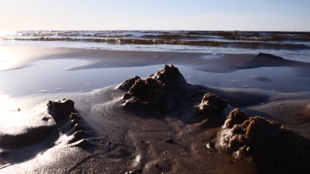 Sandburgen an der Ostseeküste in Zeitlupe — Stockvideo