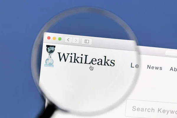 WikiLeaks site em uma tela de computador — Fotografia de Stock