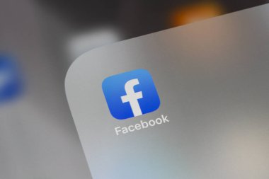 Ostersund, İsveç - 13 Mayıs 2020: Facebook uygulama simgesi. Facebook bir Amerikan çevrimiçi sosyal medya ve sosyal ağ hizmetidir