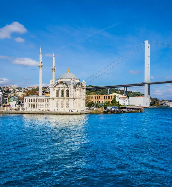 Mesquita de Ortakoy, Istambul, Turquia — Fotografia de Stock