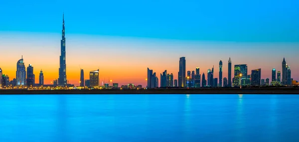 Dubai skyline at dusk — Stock Photo, Image