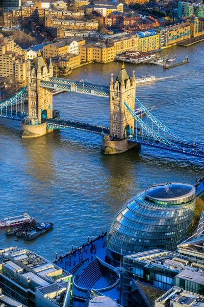 Тауэрский мост, вид с Осколка, Лондон, Великобритания — стоковое фото