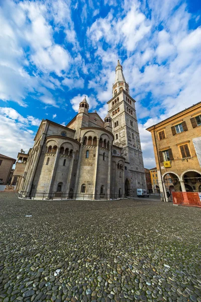 Londra Metrosu madalyon şeklinde işaret., Londra, İngiltere