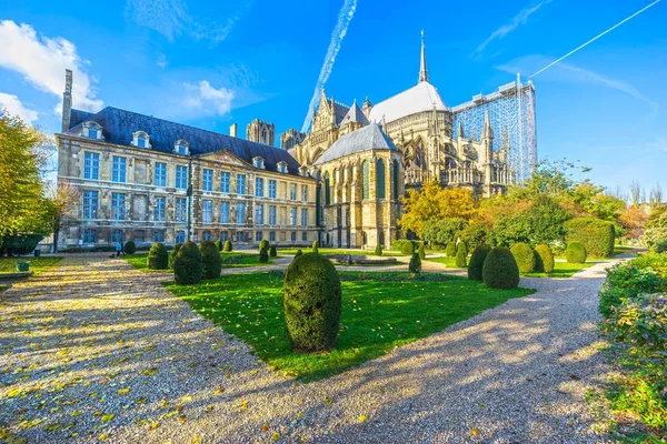 Notre Dame katedry w Reims we Francji. — Zdjęcie stockowe