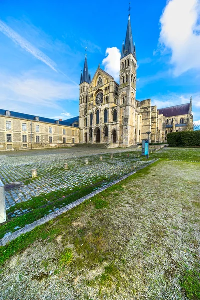 Saint Remi basilikan i Reims, Frankrike. — Stockfoto