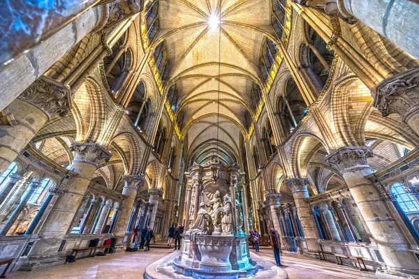 Saint-Remi basiliek in Reims, Frankrijk. — Stockfoto