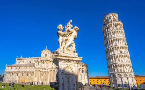 Pisa, a torre inclinada . — Fotografia de Stock