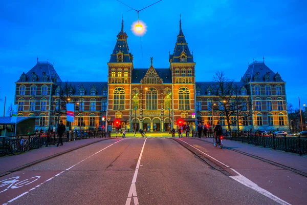 O Rijksmuseum em Amsterdã, Países Baixos . — Fotografia de Stock