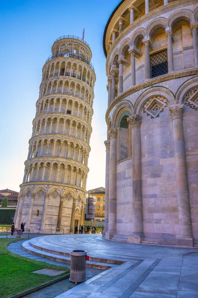Pisa, a torre inclinada . — Fotografia de Stock