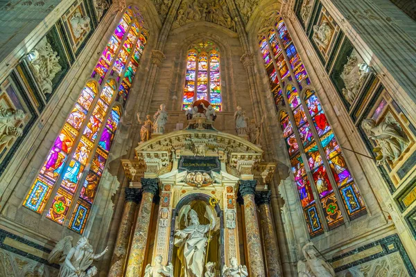 Duomo av milan, italy. — Stockfoto